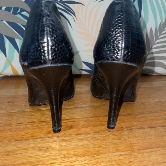 Black leather embossed pumps - Picture 2 of 4